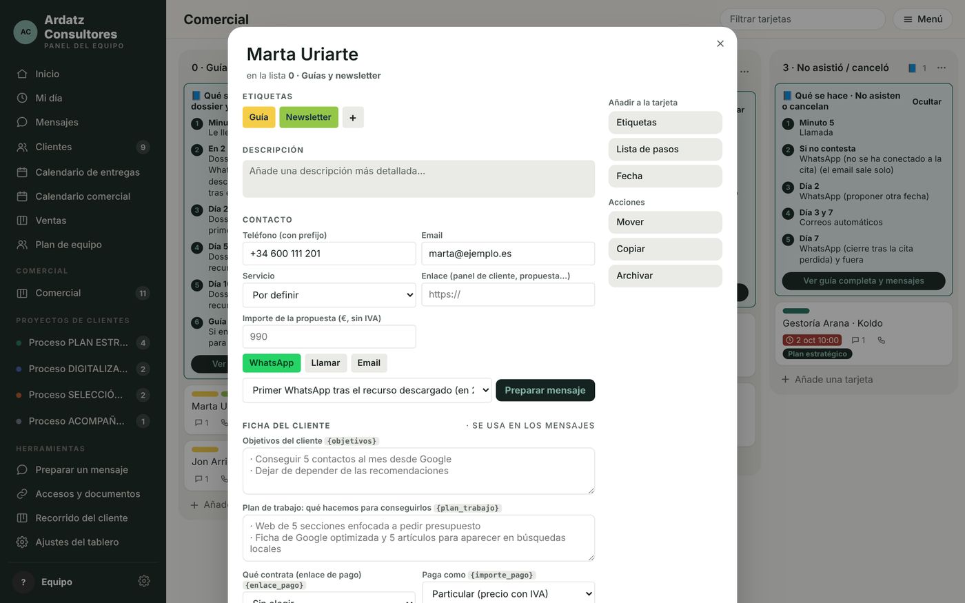 Ficha de un contacto con teléfono, email, servicio, importe de la propuesta y botones para preparar el mensaje por WhatsApp o email.